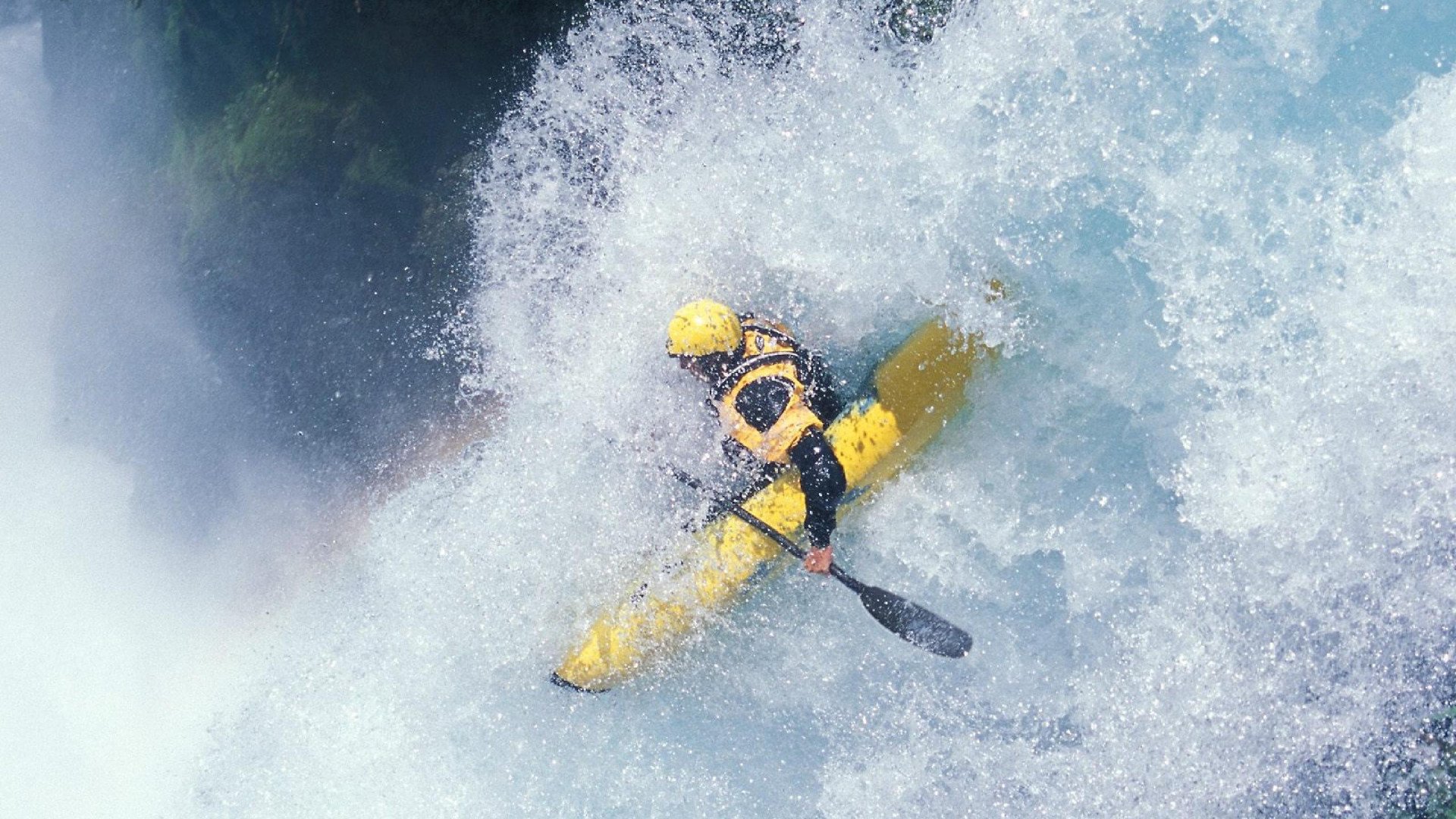 “泥泞狂飙：雨后赛道的疯狂追逐”，泥泞后面跟什么词