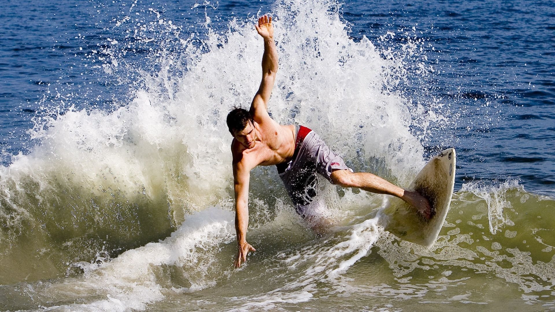 开云体育APP-史上最精彩的“瞬间对决”：谁的表现最令人震撼？，瞬间对应的词